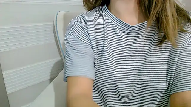 Snapshot of Topmodell chatting on January 18, 2025, 10:28 pm Topmodell online show from January 18, 2025, 10:28 pm