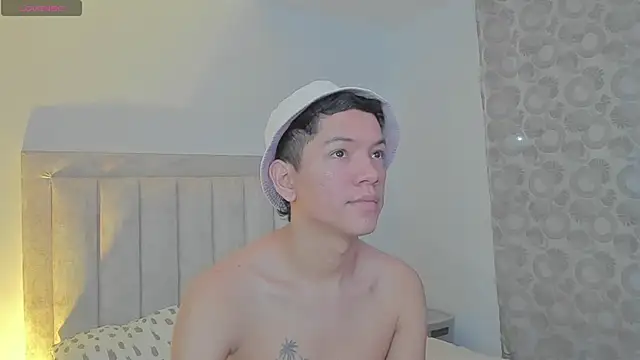 JulianRose 1 online show from March 14, 2025, 11:01 am
