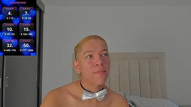 Snapshot of JulianRose_1 chatting on October 26, 2025, 11:21 am JulianRose 1 online show from October 26, 2025, 11:21 am