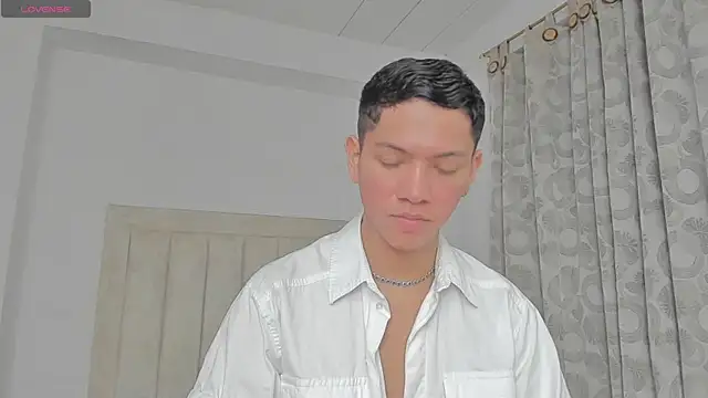 JulianRose 1 online show from February 14, 2025, 2:33 pm