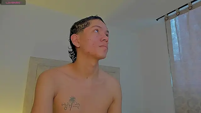 Snapshot of JulianRose_1 chatting on September 18, 2025, 11:46 am JulianRose 1 online show from September 18, 2025, 11:46 am