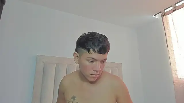 JulianRose 1 online show from February 23, 2025, 3:08 pm