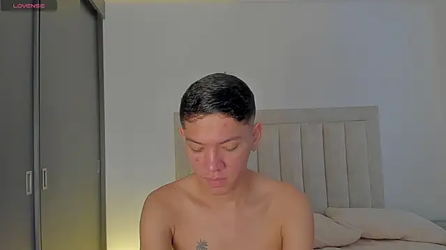 Snapshot of JulianRose_1 chatting on October 8, 2025, 12:50 pm JulianRose 1 online show from October 8, 2025, 12:50 pm