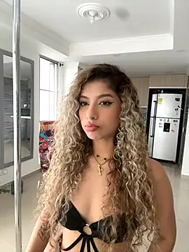 Melina-Smith online show from November 19, 2025, 10:10 pm