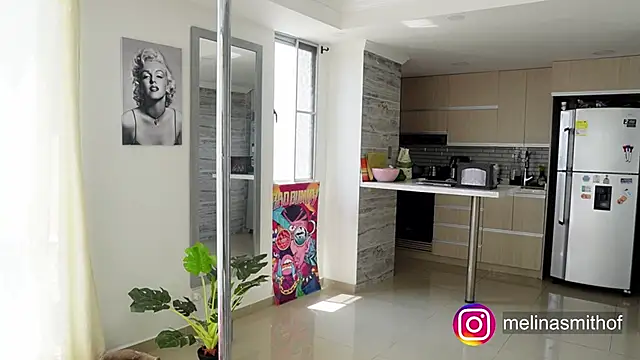 Melina-Smith online show from September 19, 2025, 6:01 pm