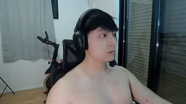 Snapshot of Tkcqcc chatting on October 11, 2025, 1:34 pm Tkcqcc online show from October 11, 2025, 1:34 pm