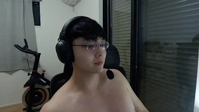 Snapshot of Tkcqcc chatting on October 10, 2025, 3:35 pm Tkcqcc online show from October 10, 2025, 3:35 pm