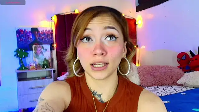 Snapshot of alisson_zafiro_ chatting on October 8, 2025, 3:30 am alisson zafiro online show from October 8, 2025, 3:30 am