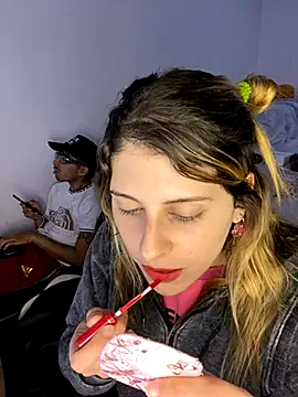 Snapshot of FlorBich chatting on October 12, 2025, 10:33 pm FlorBich online show from October 12, 2025, 10:33 pm