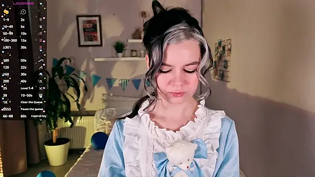 Snapshot of Lil_Amelie chatting on October 4, 2025, 8:05 am Lil Amelie online show from October 4, 2025, 8:05 am