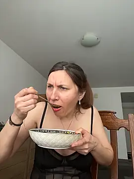 JasmineGlamour online show from June 3, 2026, 6:58 am