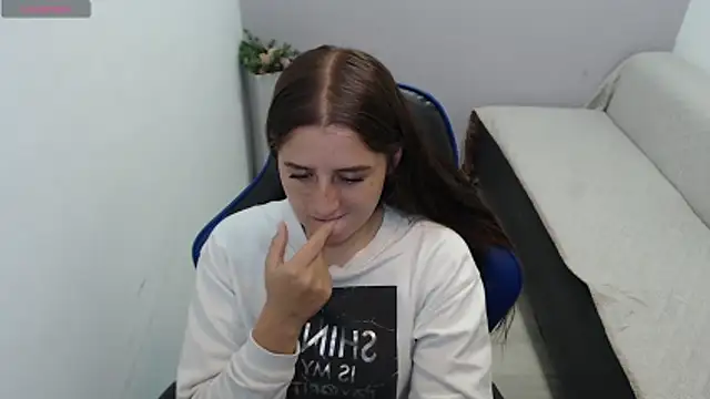 Snapshot of valerie_diaz1 chatting on November 10, 2025, 1:38 pm valerie diaz1 online show from November 10, 2025, 1:38 pm