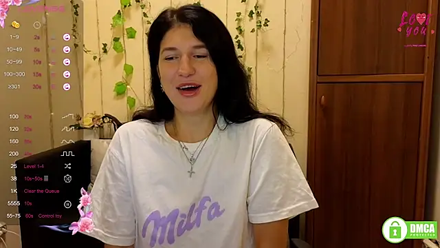 Snapshot of Alianna_Solo_Kisses chatting on September 17, 2025, 5:31 am Alianna Solo Kisses online show from September 17, 2025, 5:31 am