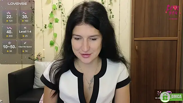 Snapshot of Alianna_Solo_Kisses chatting on October 25, 2025, 5:28 am Alianna Solo Kisses online show from October 25, 2025, 5:28 am