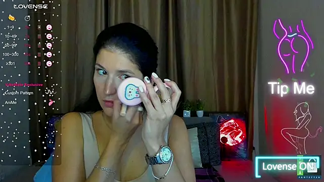 Snapshot of Alianna_Solo_Kisses chatting on October 31, 2025, 6:32 am Alianna Solo Kisses online show from October 31, 2025, 6:32 am