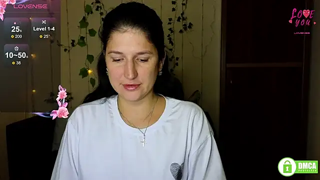 Snapshot of Alianna_Solo_Kisses chatting on October 6, 2025, 11:22 am Alianna Solo Kisses online show from October 6, 2025, 11:22 am