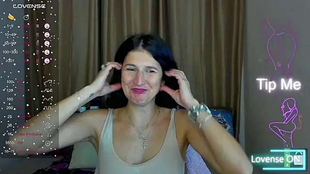 Snapshot of Alianna_Solo_Kisses chatting on October 24, 2025, 11:31 am Alianna Solo Kisses online show from October 24, 2025, 11:31 am