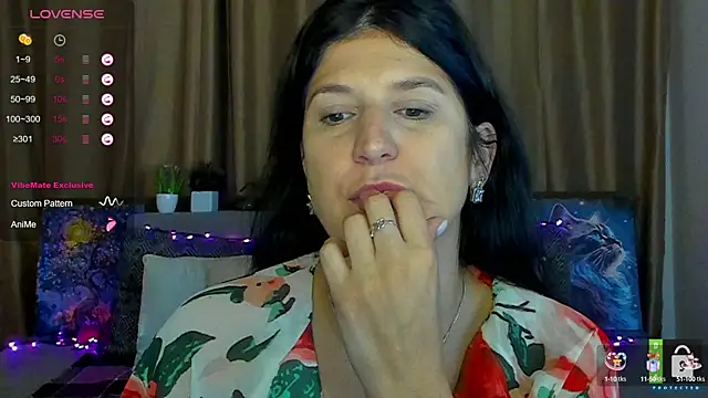 Snapshot of Alianna_Solo_Kisses chatting on October 17, 2025, 5:44 am Alianna Solo Kisses online show from October 17, 2025, 5:44 am