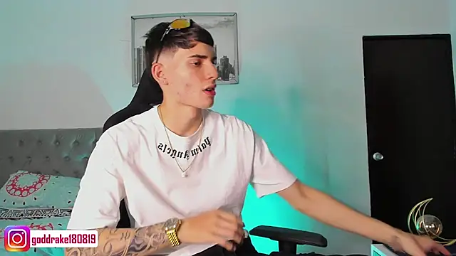 god drake online show from January 31, 2025, 5:09 am