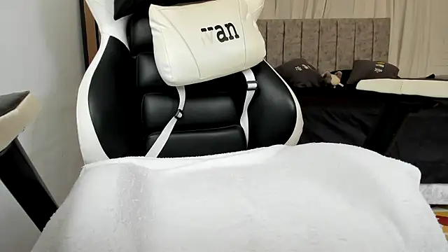 Valerioe online show from September 18, 2025, 1:47 pm