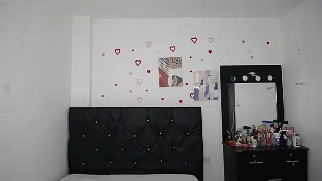 floweer  online show from October 5, 2025, 8:10 pm