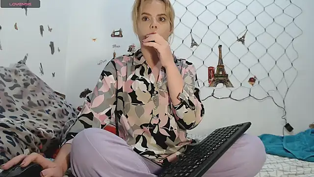 hotmilf4uxxx online show from October 2, 2025, 9:45 am