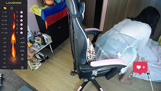 Snapshot of paolagomez_ chatting on October 18, 2025, 4:58 am paolagomez  online show from October 18, 2025, 4:58 am