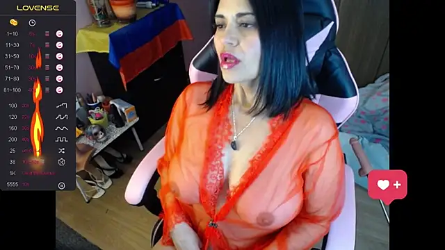 Snapshot of paolagomez_ chatting on October 15, 2025, 9:17 am paolagomez  online show from October 15, 2025, 9:17 am