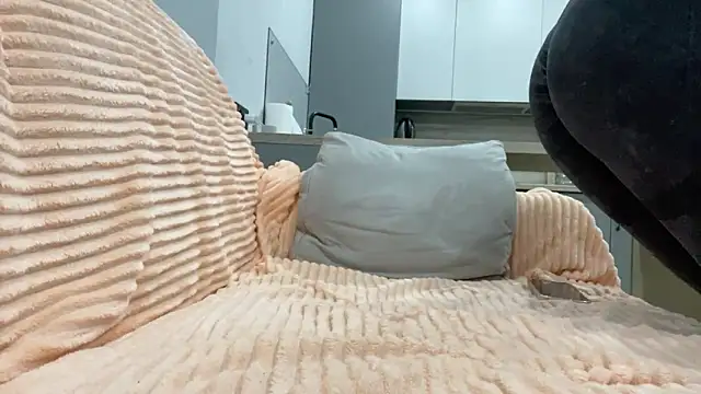 Embersweetbunny online show from October 1, 2025, 4:22 pm