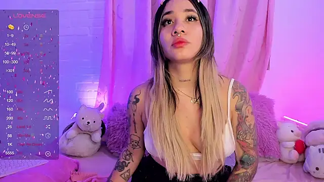 Snapshot of pink_quarz chatting on March 6, 2025, 11:53 pm pink quarz online show from March 6, 2025, 11:53 pm