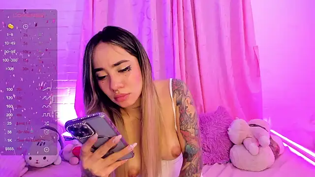 Snapshot of pink_quarz chatting on January 7, 2025, 1:28 am pink quarz online show from January 7, 2025, 1:28 am