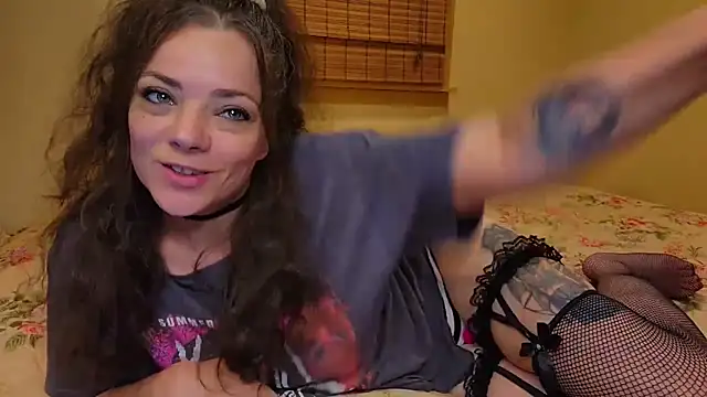 MiaElizabeth online show from October 22, 2025, 9:09 am