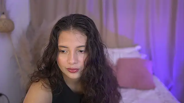 lirio05 online show from November 24, 2025, 6:52 pm