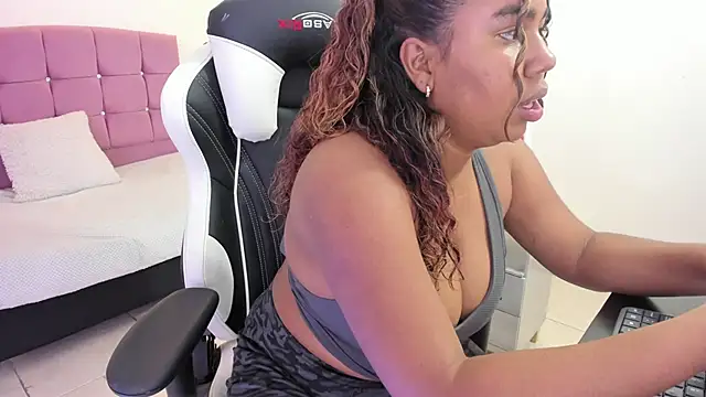 Lizzie Williams  online show from March 26, 2026, 3:27 am