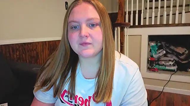 Snapshot of PhatAssBlond chatting on February 3, 2026, 7:19 pm PhatAssBlond online show from February 3, 2026, 7:19 pm