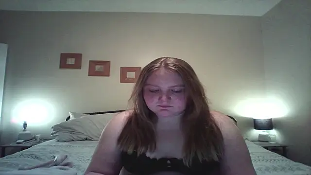 Snapshot of PhatAssBlond chatting on January 18, 2026, 1:42 am PhatAssBlond online show from January 18, 2026, 1:42 am