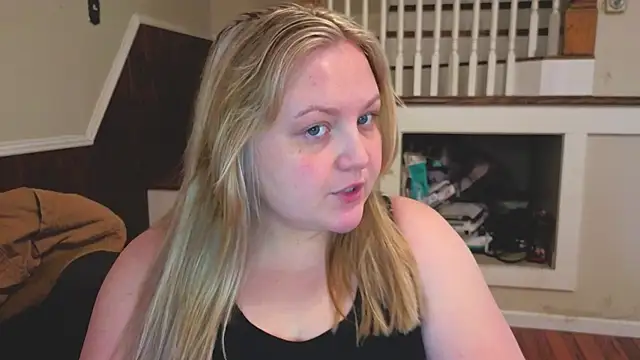 Snapshot of PhatAssBlond chatting on February 11, 2026, 6:19 pm PhatAssBlond online show from February 11, 2026, 6:19 pm