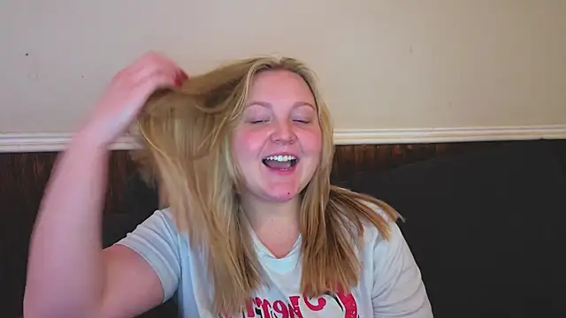 Snapshot of PhatAssBlond chatting on February 18, 2026, 8:05 pm PhatAssBlond online show from February 18, 2026, 8:05 pm