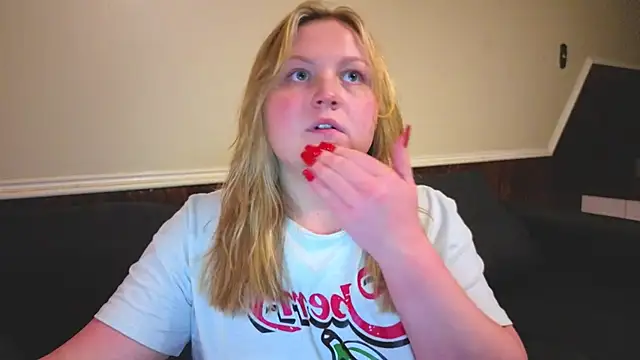 Snapshot of PhatAssBlond chatting on February 18, 2026, 3:04 am PhatAssBlond online show from February 18, 2026, 3:04 am