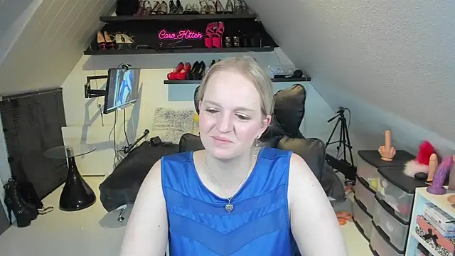 Snapshot of caro_kitten chatting on January 10, 2025, 8:18 am caro kitten online show from January 10, 2025, 8:18 am