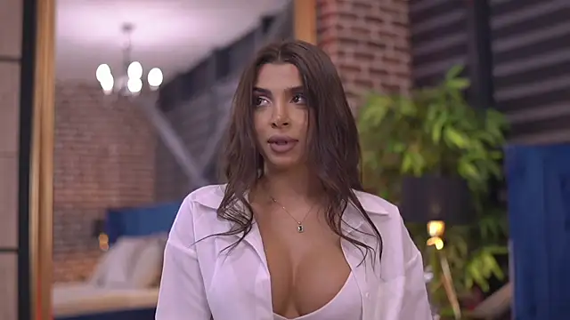 Snapshot of NicoleCellini chatting on October 3, 2025, 6:31 pm NicoleCellini online show from October 3, 2025, 6:31 pm