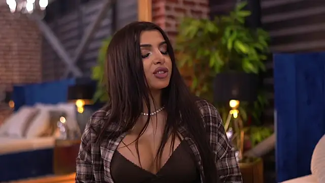 Snapshot of NicoleCellini chatting on October 26, 2025, 6:52 pm NicoleCellini online show from October 26, 2025, 6:52 pm