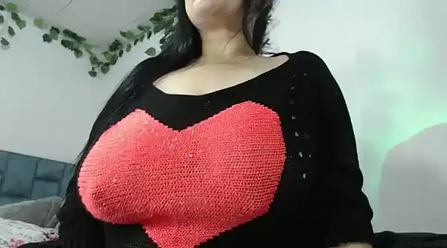 Snapshot of Donniia chatting on December 17, 2024, 11:38 pm Donniia online show from December 17, 2024, 11:38 pm