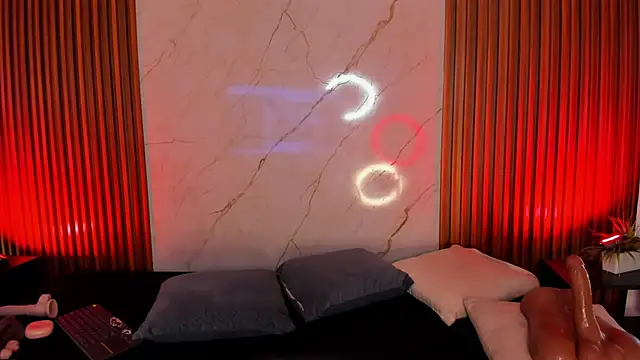 Emiilycollins online show from January 28, 2025, 4:29 am