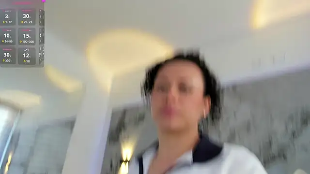 Snapshot of LIZ_HOLMES chatting on October 6, 2025, 12:39 pm LIZ HOLMES online show from October 6, 2025, 12:39 pm