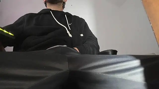 s sven03 online show from November 14, 2025, 10:52 am