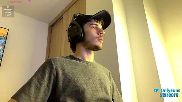 Snapshot of ilytheo chatting on October 8, 2025, 7:32 am ilytheo online show from October 8, 2025, 7:32 am