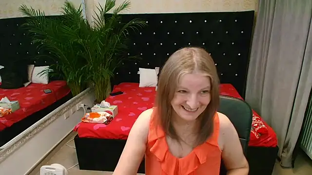 Lilly hott online show from December 18, 2025, 6:56 pm