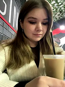 Snapshot of PumaShyXD chatting on October 19, 2025, 10:29 am PumaShyXD online show from October 19, 2025, 10:29 am