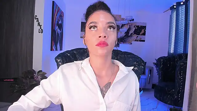 Snapshot of pretty_pettite chatting on December 11, 2024, 9:45 pm pretty pettite online show from December 11, 2024, 9:45 pm